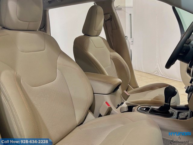 Used 2019 Jeep Cherokee Latitude w/ Popular Appearance Group FWD image 20