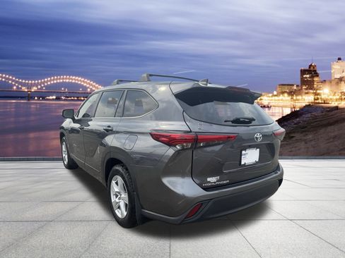Used 2023 Toyota Highlander L image 3
