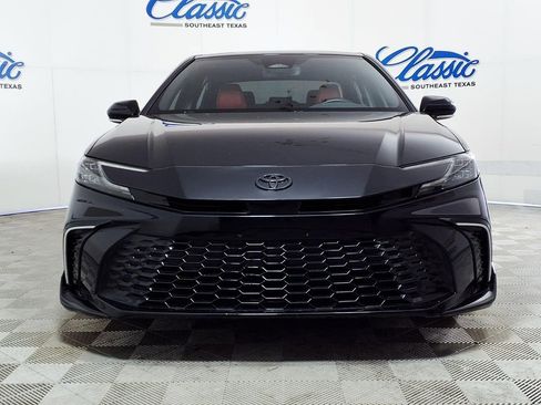 Used 2025 Toyota Camry XSE FWD image 3
