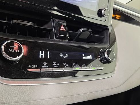 Used 2021 Toyota Corolla LE w/ LE Premium Package FWD image 19