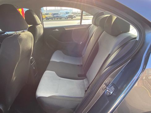 Used 2017 Volkswagen Jetta S w/ Jetta S Cold Weather Package image 14