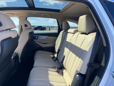 Used 2023 Acura MDX SH-AWD image 11