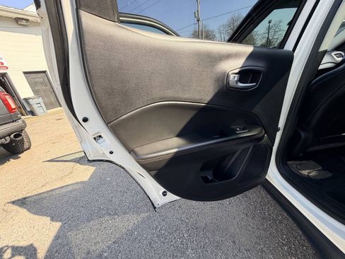 Used 2018 Jeep Compass Sport FWD image 22