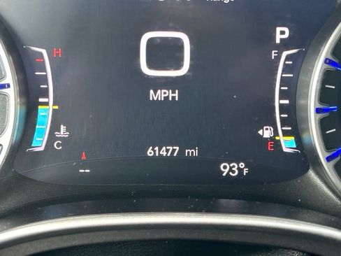 Used 2024 Chrysler Pacifica Touring-L FWD image 18