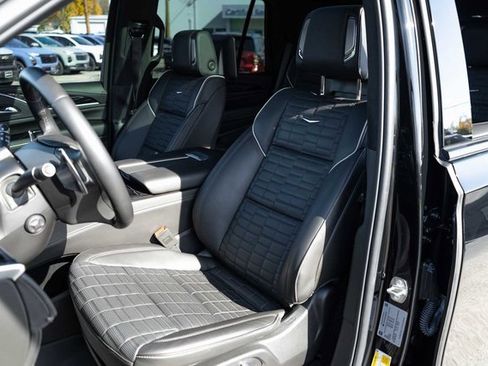 Used 2024 Cadillac Escalade V w/ LPO, ONYX Package image 18
