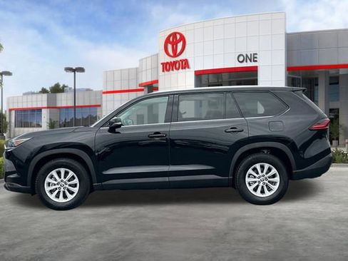 Certified 2025 Toyota Grand Highlander AWD image 9