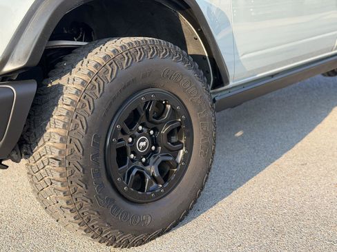 Used 2023 Ford Bronco Wildtrak image 18