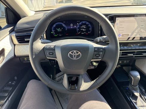 Used 2025 Toyota Camry XLE image 22