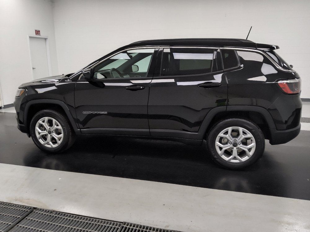 Used 2025 Jeep Compass Latitude AWD/4WD image 3