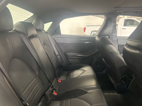 Used 2022 Toyota Avalon Touring w/ Advanced Safety Package image 12