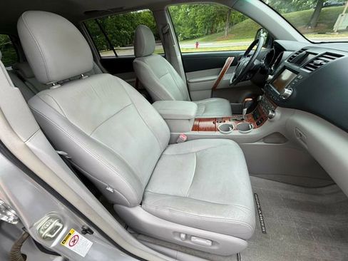 Used 2010 Toyota Highlander Limited FWD image 23
