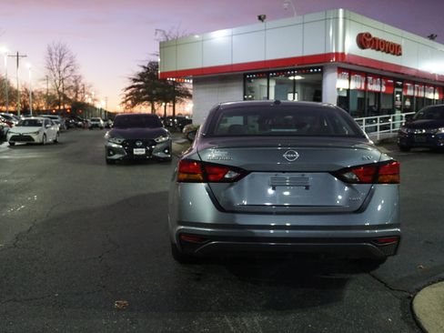 Used 2024 Nissan Altima 2.5 SV image 5