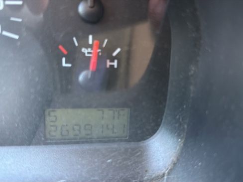 Used 2005 Ford F150 XLT image 4