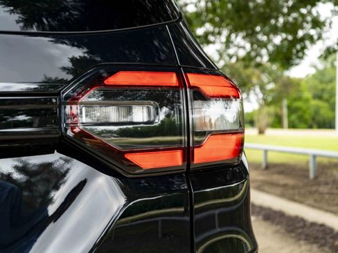 Used 2025 Honda Pilot Elite image 13