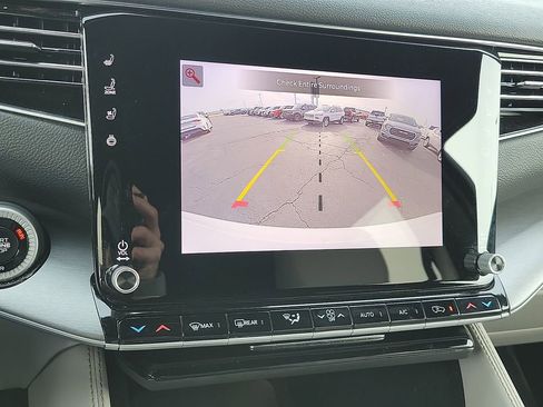 Used 2025 Jeep Wagoneer 4WD image 17