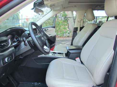 Used 2020 Ford Explorer XLT w/ Equipment Group 202A RWD image 15