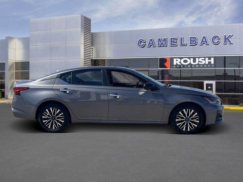 Used 2024 Nissan Altima 2.5 SV image 8