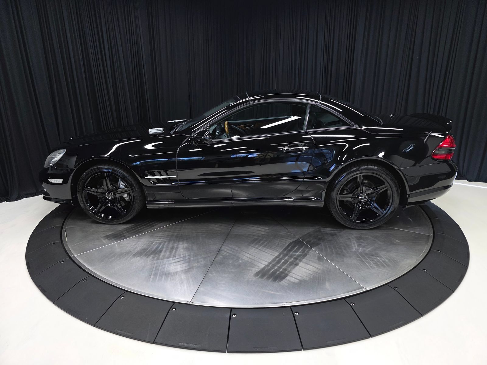 Used 2011 Mercedes-Benz SL 550 image 10