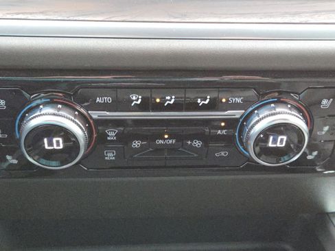 New 2026 GMC Sierra 2500 SLT w/ SLT Premium Package image 35