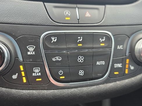 Used 2022 Chevrolet Malibu LT w/ Sport Edition image 22