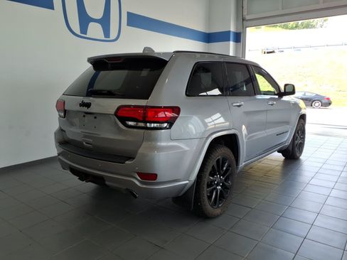 Used 2019 Jeep Grand Cherokee Altitude AWD/4WD image 5