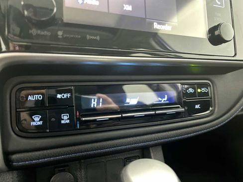 Used 2017 Toyota Corolla SE image 17