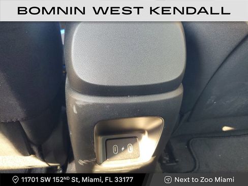 Used 2025 Hyundai Elantra SE image 13