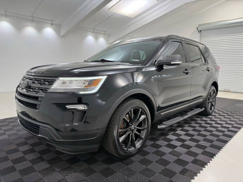 Used 2018 Ford Explorer XLT w/ Equipment Group 202A AWD/4WD image 3