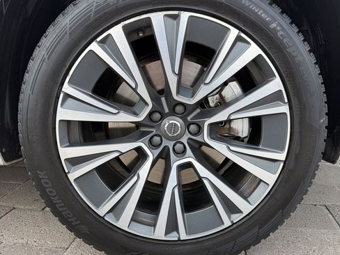 Used 2020 Volvo XC90 T5 Momentum w/ Protection Package Premier image 9