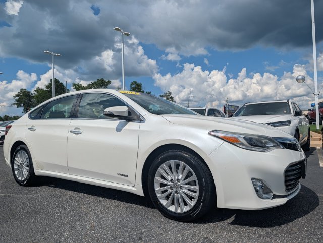 Used 2014 Toyota Avalon Limited w/ Technology Package FWD image 2