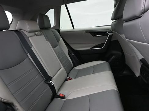 Used 2020 Toyota RAV4 XLE Premium FWD image 26