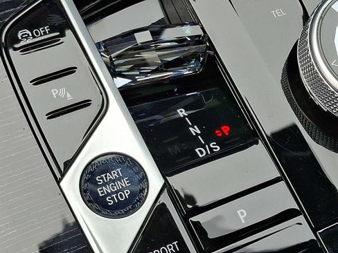 Used 2025 BMW X7 M60i w/ Executive Package image 17