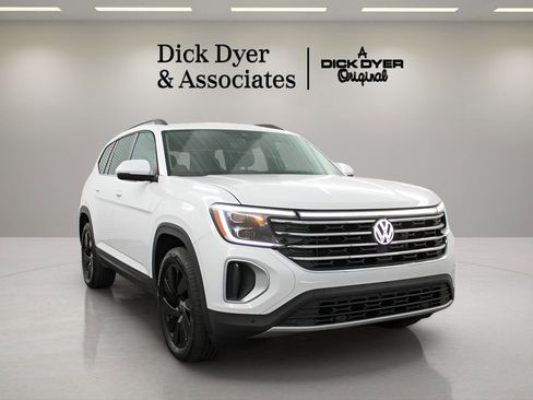 Used 2024 Volkswagen Atlas SE w/ Black Wheel Package FWD image 1
