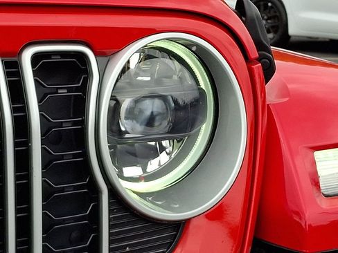 Used 2024 Jeep Wrangler Unlimited Sahara AWD/4WD image 9