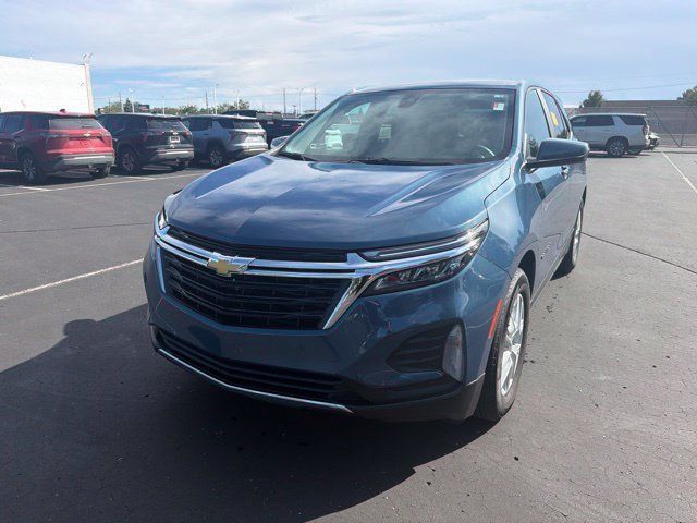 Used 2024 Chevrolet Equinox LT FWD image 2