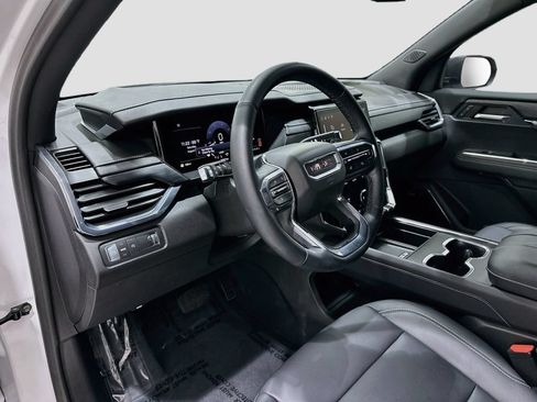 Used 2024 GMC Acadia Elevation w/ Luxury Package FWD image 9
