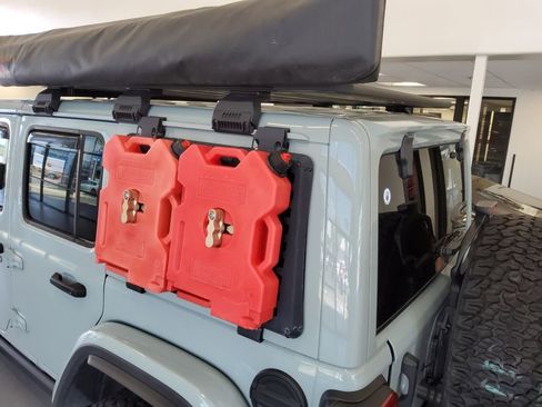 Used 2024 Jeep Wrangler Unlimited Rubicon AWD/4WD image 30