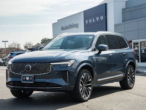 Used 2025 Volvo XC90 B6 Plus image 3