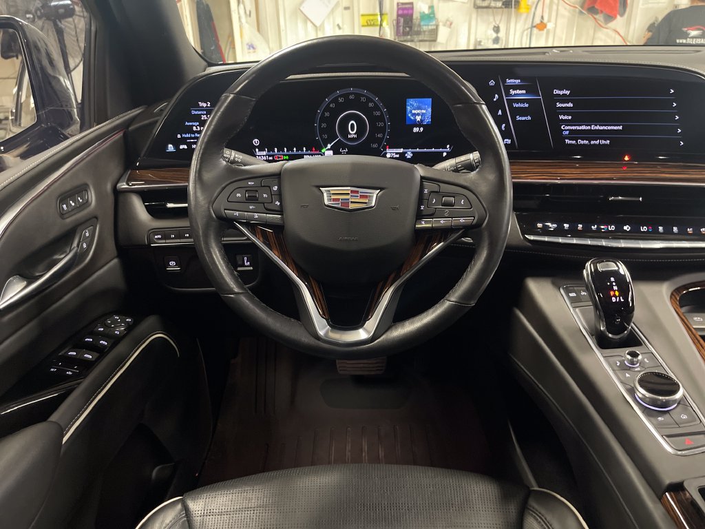 Used 2023 Cadillac Escalade Premium Luxury AWD/4WD image 17