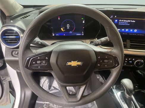 Used 2024 Chevrolet Trax LT image 18