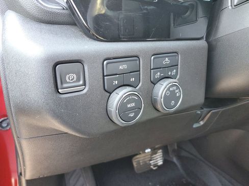 Used 2022 Chevrolet Silverado 1500 LT w/ Leather Package image 15