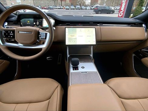 New 2026 Land Rover Range Rover Long Wheelbase SE image 5