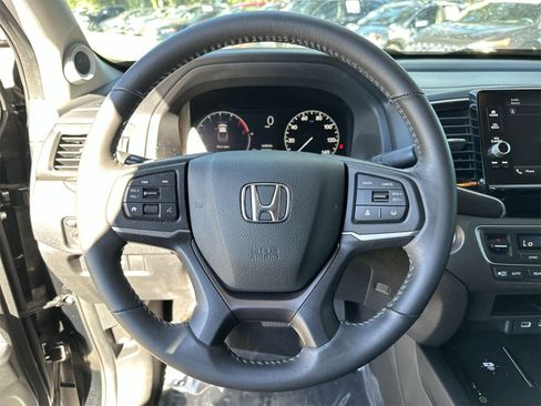 Used 2025 Honda Ridgeline Sport image 3