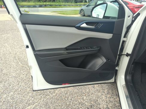 Certified 2022 Volkswagen Taos SE FWD image 18