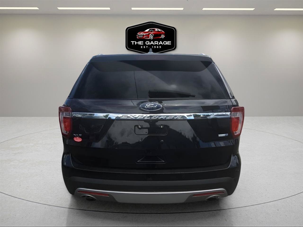 Used 2017 Ford Explorer XLT w/ Equipment Group 201A AWD/4WD image 5