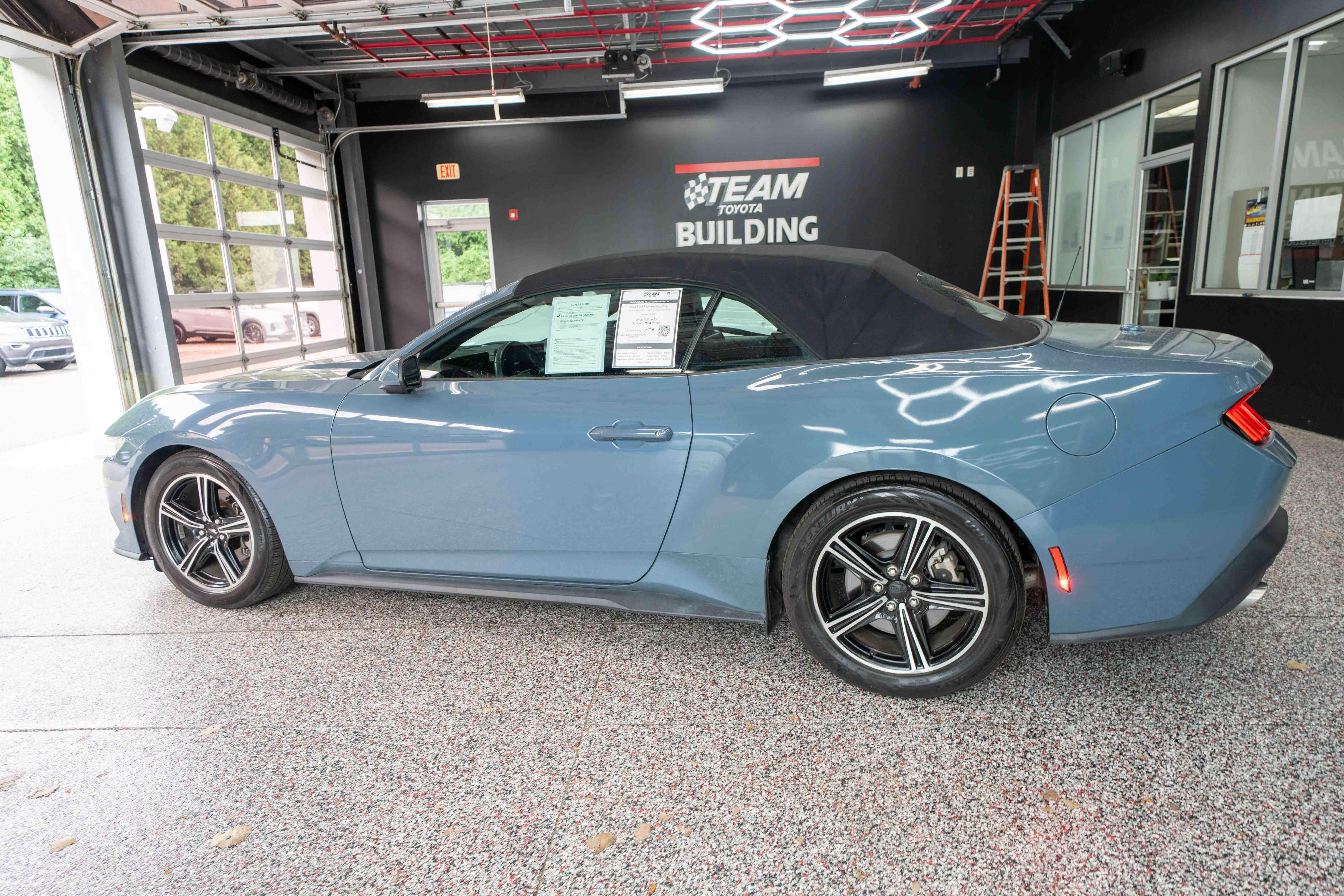 Used 2024 Ford Mustang Convertible RWD image 2