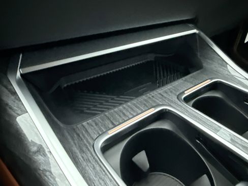 New 2026 BMW 750e xDrive w/ Executive Package image 31