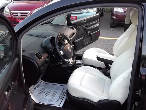 Used 2008 Volkswagen Beetle Triple White Edition FWD image 3