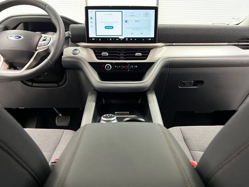 Used 2025 Ford Explorer Active AWD/4WD image 49