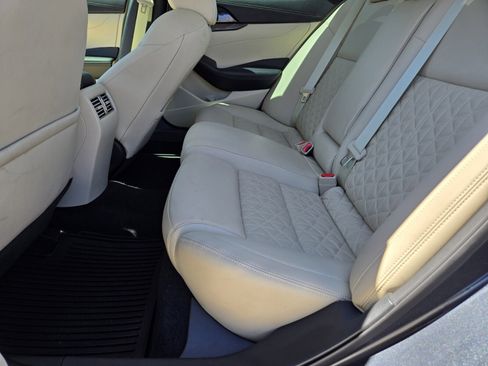 Used 2016 Nissan Maxima Platinum image 9